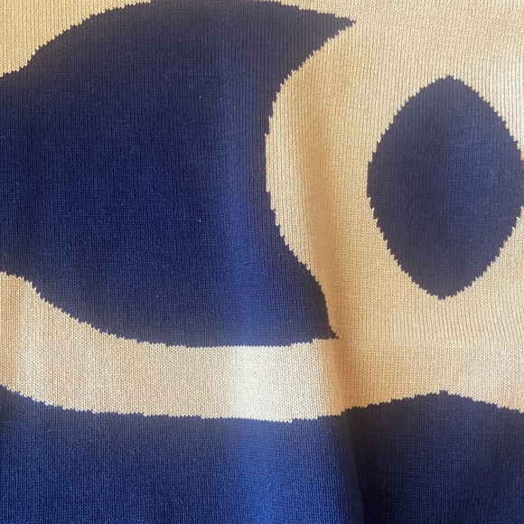 Brand new sweater - Picture 3 of 3